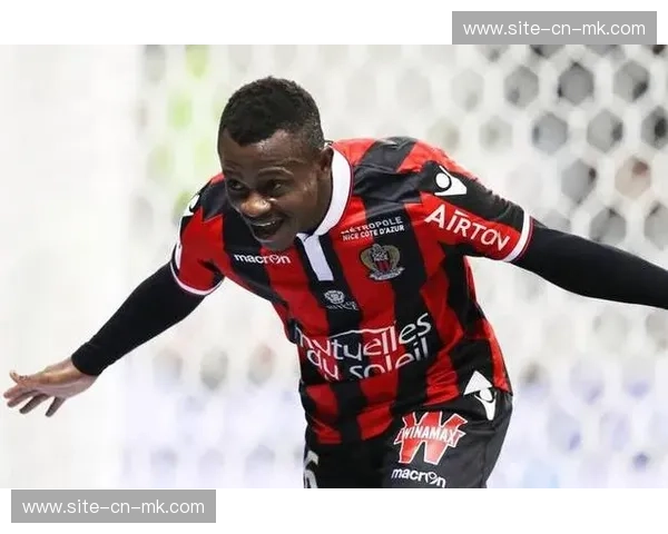 巴萨出售德罗-费尔南德斯，为夏窗引援筹集资金