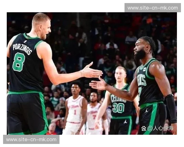 凯尔特人次节拉开分差，团队防守压制火箭进攻